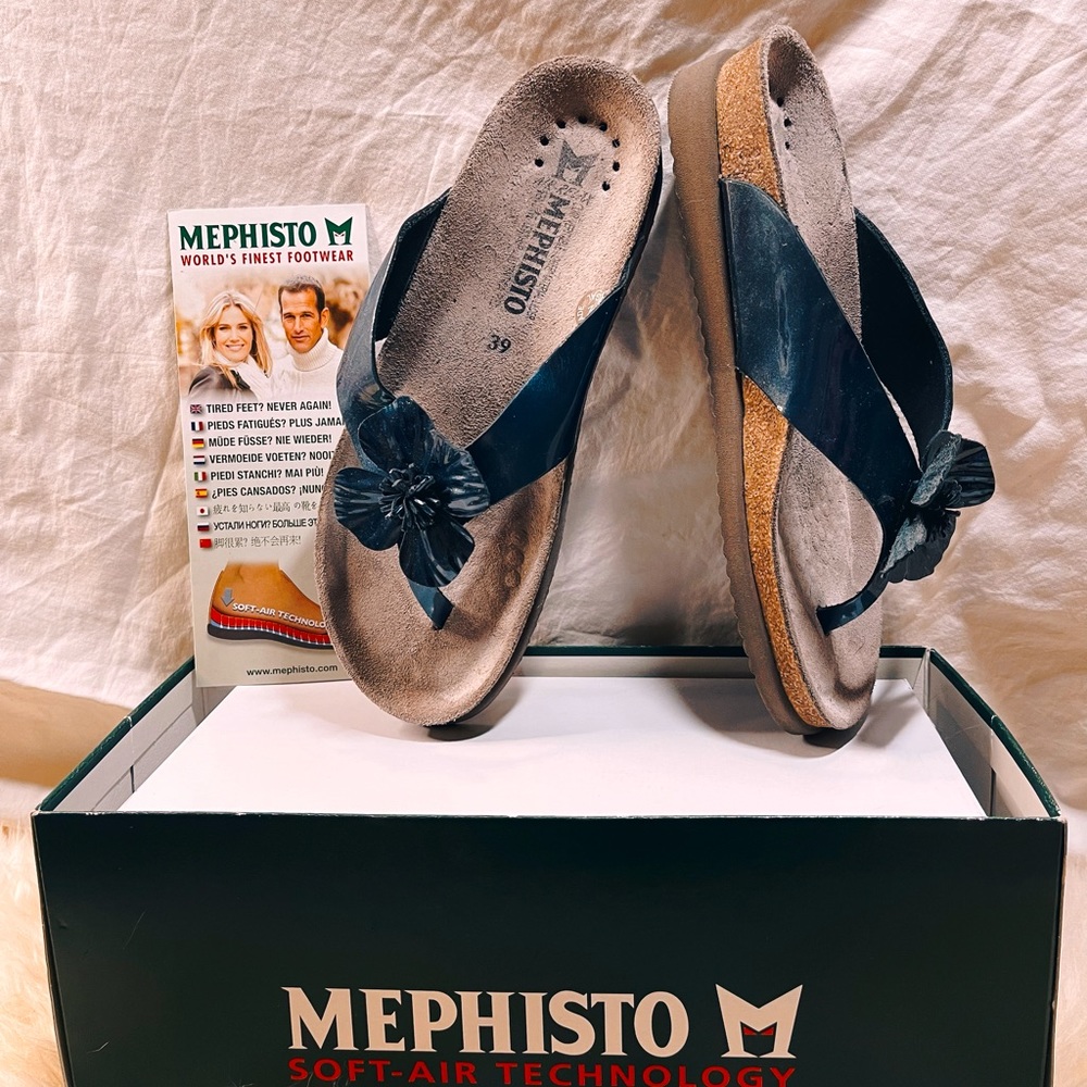 Mephisto Violette Blue size 39 / 9 slip on spa/ thong sandals.